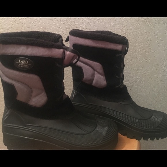 Youth snow boots(worn once) - Picture 1 of 1